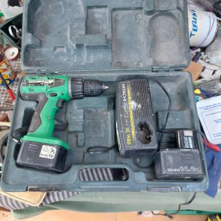 Taladro Hitachi DS 14DVF2 con cargador