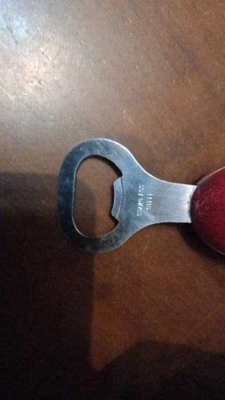 Apribottiglie e Taglia Cipolla Rosso