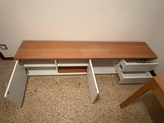 Mueble TV madera y blanco