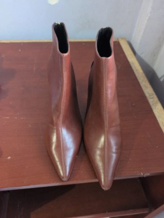 Botines tacón punta marrones