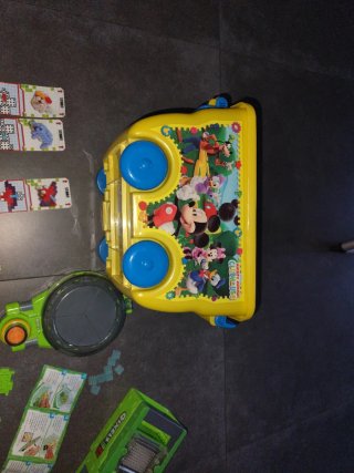 2 Juegos Qixels 3D + Caja Mickey Mouse
