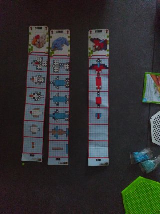 2 Juegos Qixels 3D + Caja Mickey Mouse