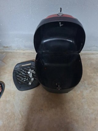 Maletín Baúl Moto Negro y Rojo