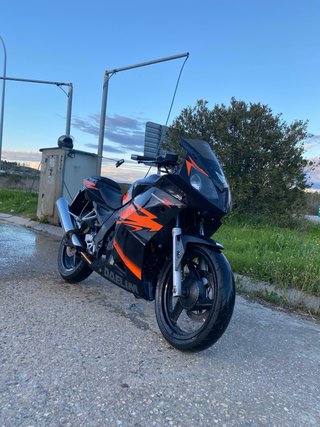 Daelim 125 R Negra y Naranja