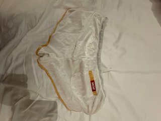 BARCODE Shorts Dorados y Blancos