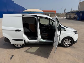 Ford E-Transit Courier 2021