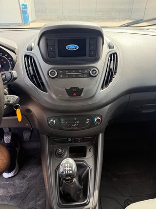 Ford E-Transit Courier 2021