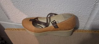 Zapatos cuña confort beige y marrón de piel