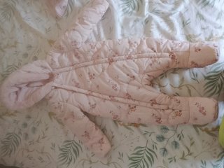 Ropa de bebé rosa floral