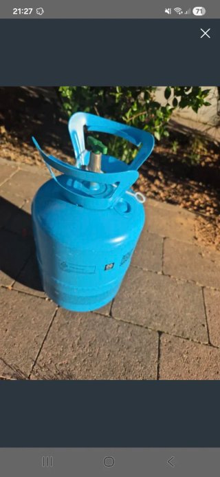 Botella de helio vacía azul