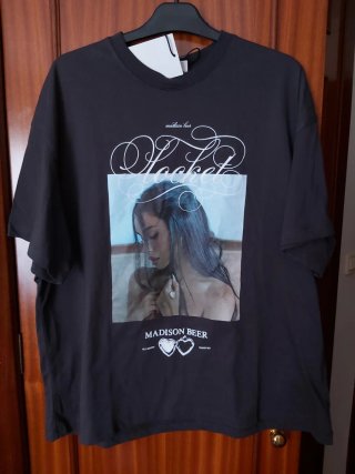 Camiseta Madison Beer x Bershka Talla M