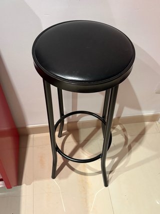 Taburete alto negro
