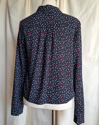 Camisa Kiabi negra con nudo delantero