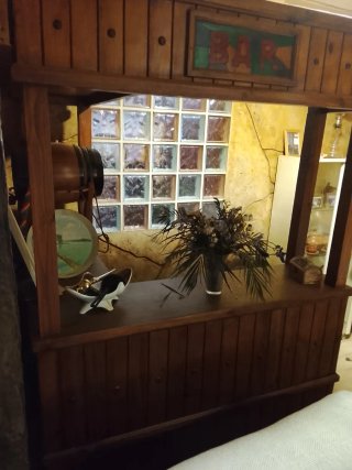 Barra de bar madera forma L con sello de calidad