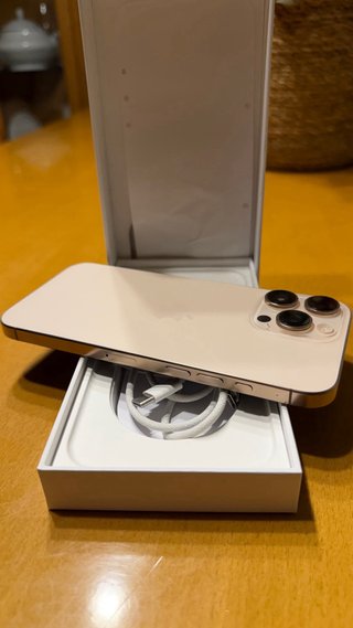 iPhone 16 Pro Max Dorado