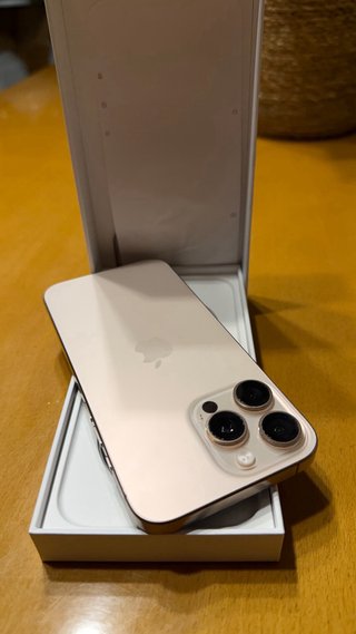 iPhone 16 Pro Max Dorado