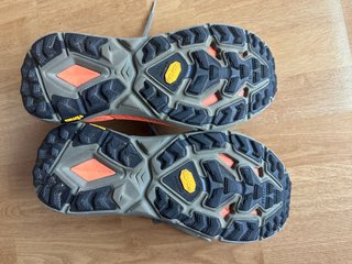 Tenis Hoka Mafate Speed 4 Verde Oliva/Laranja