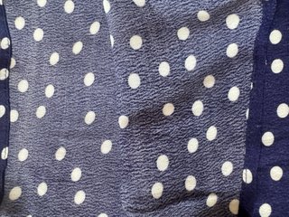Blusa de tirantes azul con lunares blancos