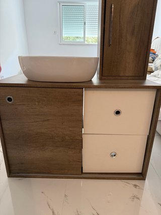 Mueble y lavabo completamente nuevo sin estrenar.