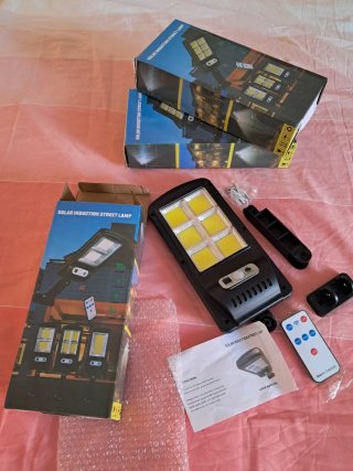 2 Lampioni Solari LED Fotovoltaici