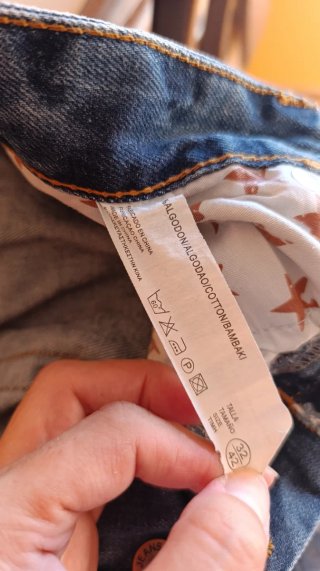 Pantalón vaquero desgastado