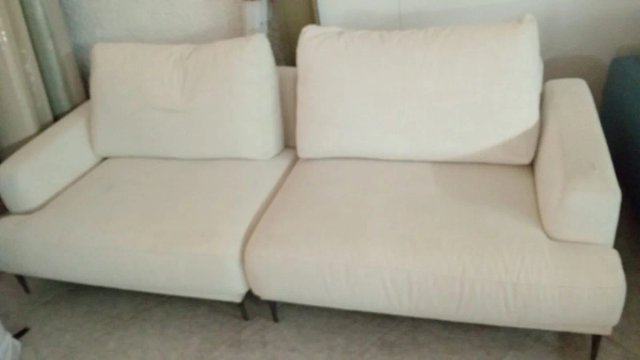 Sofá 3 plazas diseño tela blanco palido