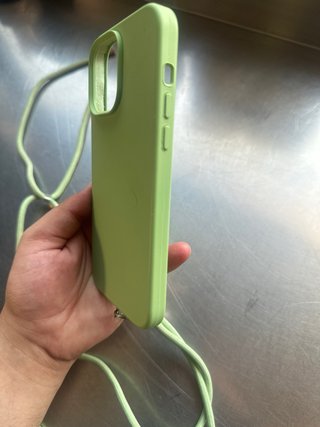 Funda iPhone 14 Pro Max verde con cordón