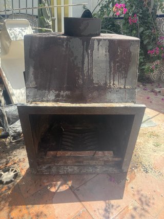 Chimenea de piedra y madera