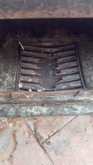 Chimenea de piedra y madera