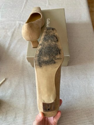Tacones beige ante Paco Herrero