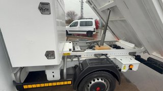CAMIÓN BASCULANTE RENAULT