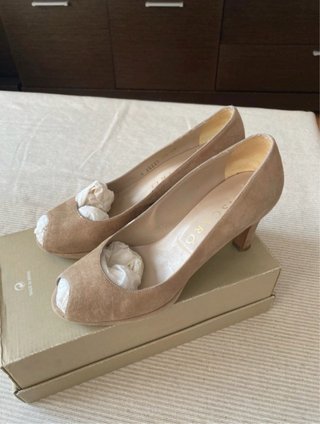 Tacones Mascaró Beige Ante Peep Toe