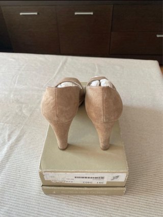 Tacones Mascaró Beige Ante Peep Toe
