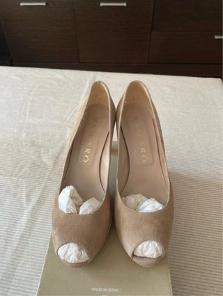 Tacones Mascaró Beige Ante Peep Toe