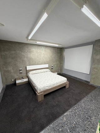 Cama, cabecero colchon y mesitas