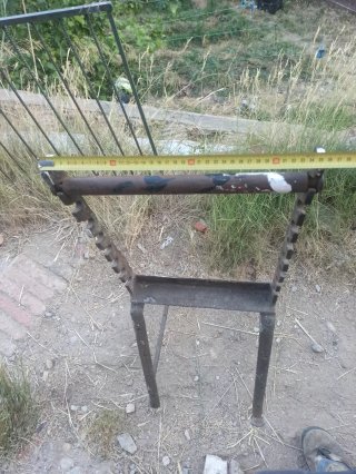 Caballete metálico con rodillo. 60€ HASTA 16/08/26