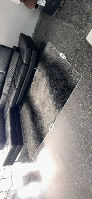 Alfombra moderna gris y negra