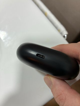 Beats Studio Buds + Negro Dorado