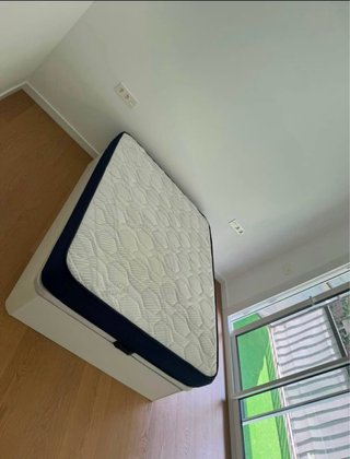 Canapé abatible con colchón 135x190 285€