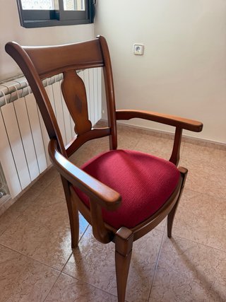Mesa comedor madera muy buena con 6 sillas