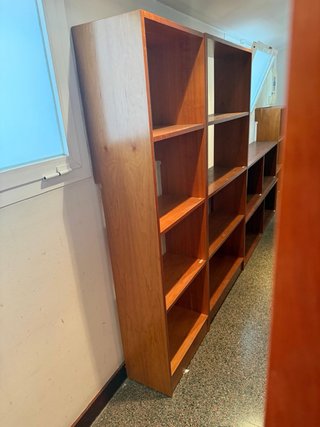 Mobiliario de oficina y clínica de madera