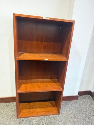 Mobiliario de oficina y clínica de madera