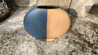 Jarrón étnico beige y azul