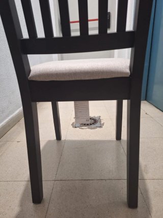 Silla Nåsinge madera y tela beige de IKEA.