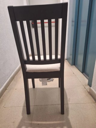 Silla Nåsinge madera y tela beige de IKEA.
