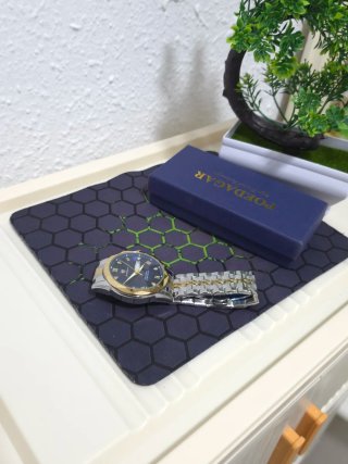 Orologio da polso elegante da uomo in blu e oro