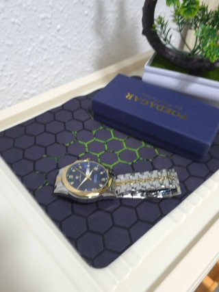 Orologio da polso elegante da uomo in blu e oro