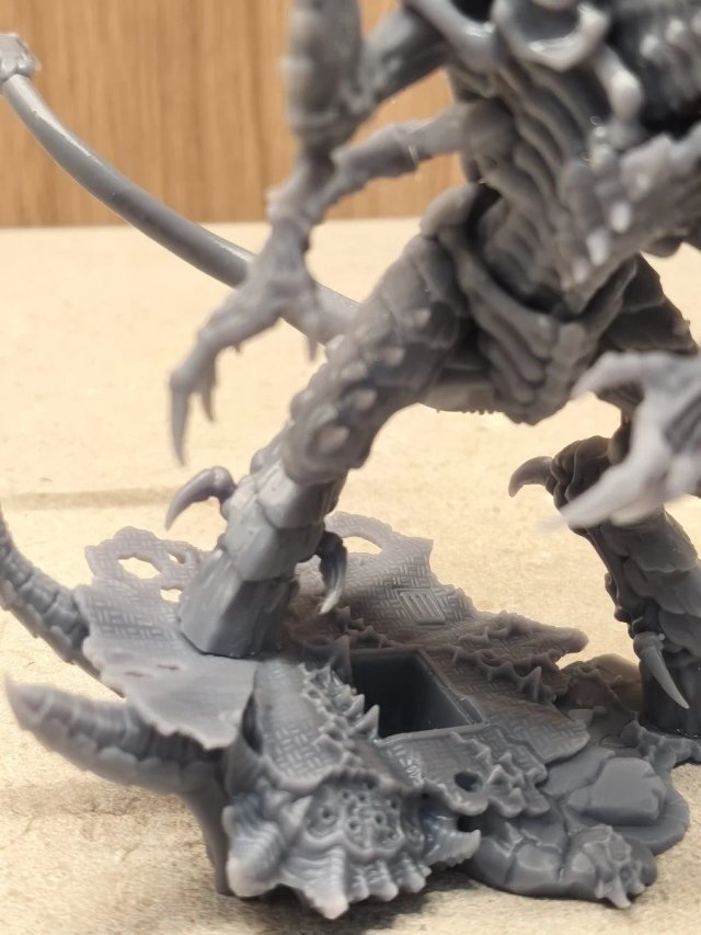 Norn Tiránido miniatura