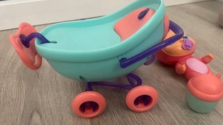 Bebe Llorón con Carrito y Accesorios