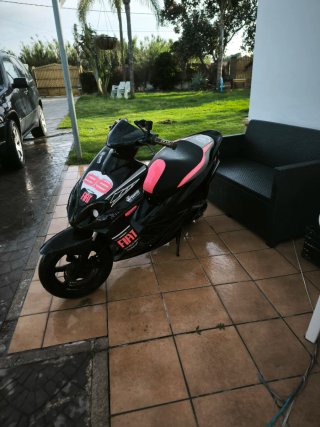 Yamaha jog rr Negra y Rosa